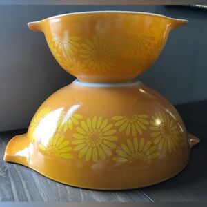 Set of 2 Vintage Pyrex Daisy Cinderella Bowls #444 and #442 Vibrant Orange GUC